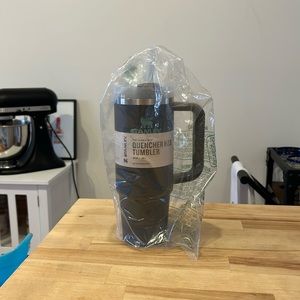 NEW 30OZ FLOWSTATE STANLEY